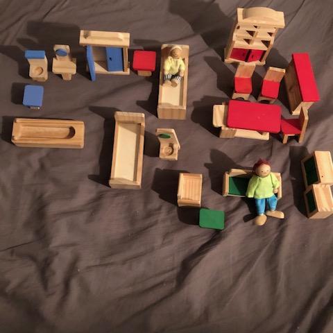 troc de  Ensemble éléments maison de poupée incomplet, sur mytroc