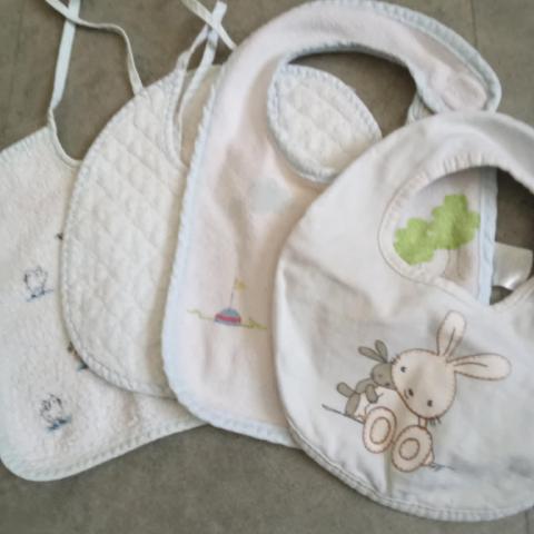 troc de  4 bavoirs mais deja servi, sur mytroc