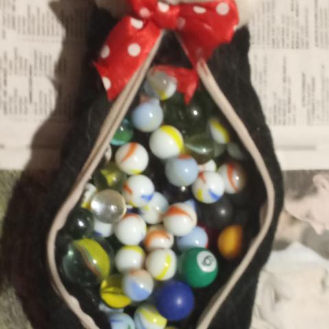 troc de  Gros lot de billes avec trousse doudou, sur mytroc