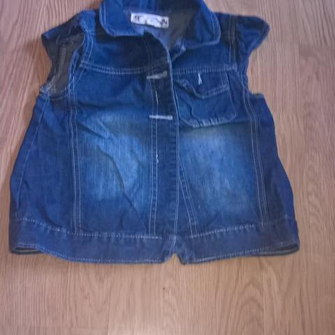 troc de  veste en jeans sans manche taille 5 ans, sur mytroc