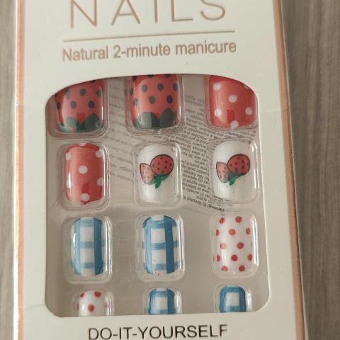 troc de  ✉️ faux ongles enfants, sur mytroc