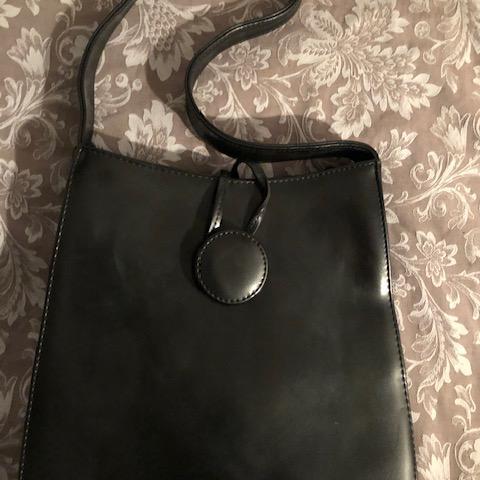 troc de  réservé) Sac à main noir hauteur 27cm, sur mytroc