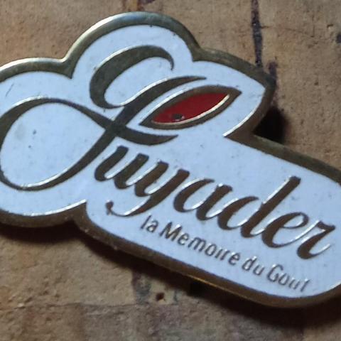 troc de  pin's avec attache, sur mytroc