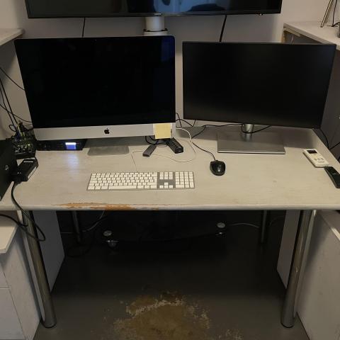 troc de  BUREAU DE TRAVAIL GRIS, sur mytroc