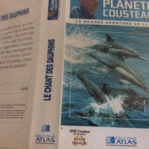 troc de  VHS DAUPHINS Vidéo planète Cousteau éditions Atlas années 90, sur mytroc