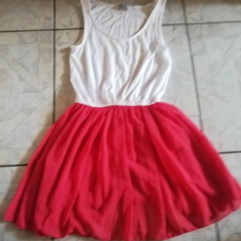 troc de  ROBE ROUGE TAILLE 38    VOILE  neuve, sur mytroc