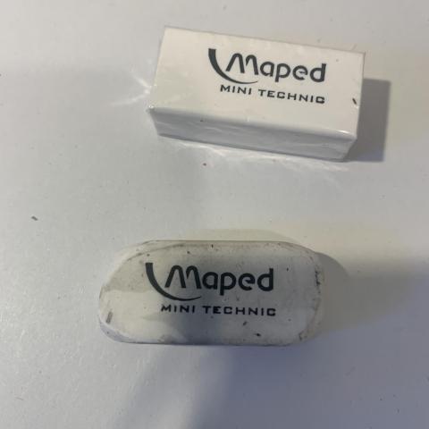 troc de  Deux gommes dont une neuvesous blister., sur mytroc