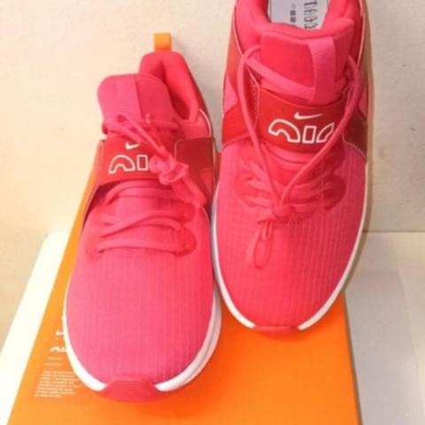 troc de  Nike air Femme pointure 38 ou 38 1/2 Neuf, sur mytroc