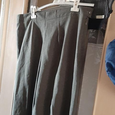 troc de  Pantalon vert taille 48, sur mytroc