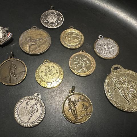 troc de  Lot médailles sportives flocon, sur mytroc