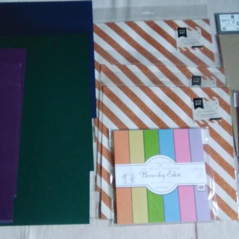troc de  Lot feuilles/papiers, scrap, NEUF, sur mytroc