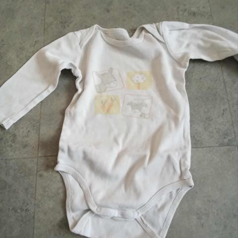 troc de  Body blanc petit dessin jaune 9 mois, sur mytroc