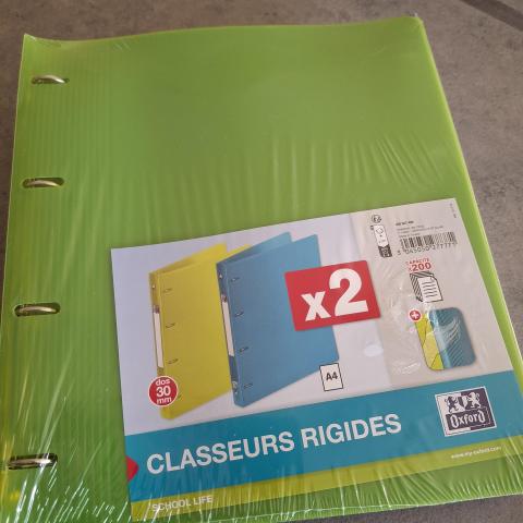 troc de  Lot 2 classeurs neufs, sur mytroc