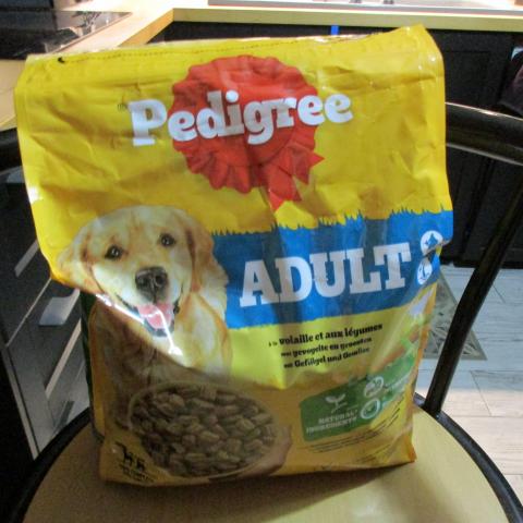 troc de  réservé,sac croquettes pedigree 3 kgs pour adulte, sur mytroc