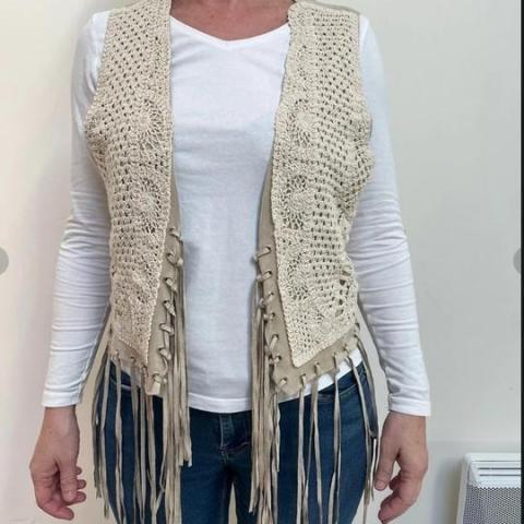 troc de  Gilet à franges M, sur mytroc