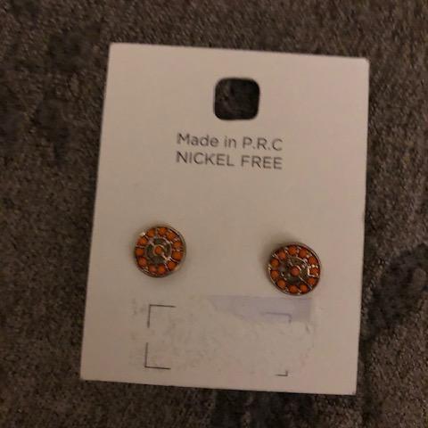 troc de  Petites boucles d'oreilles dorées oreilles percées, sur mytroc