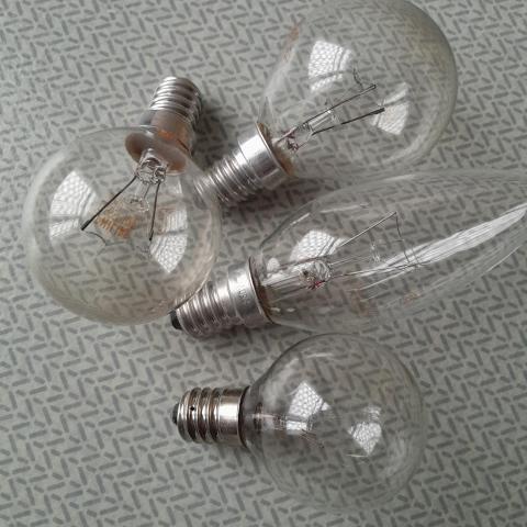 troc de  4 ampoules 40 watts, sur mytroc