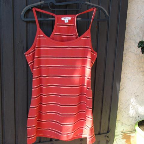 troc de  tee shirt T38 neuf T40, sur mytroc