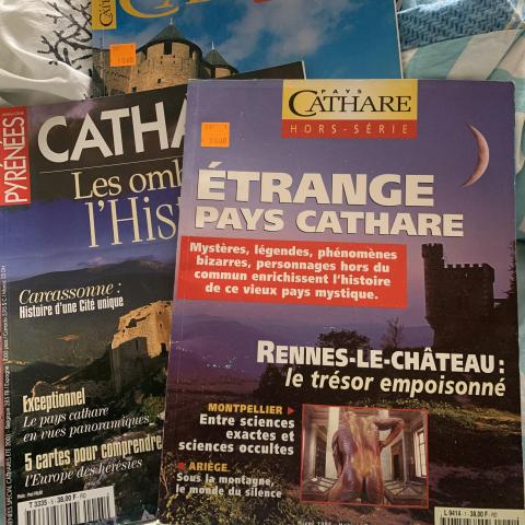 troc de  Trois. Revues  sur les cathares, sur mytroc