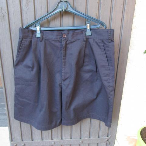 troc de  short homme tbé T46, sur mytroc