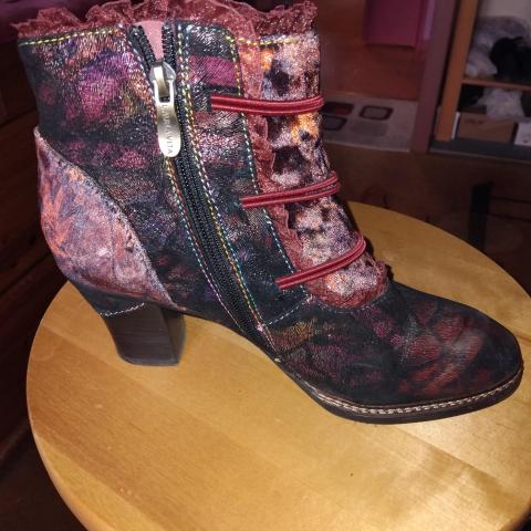 troc de  Bottines neuves 39 createur italien, sur mytroc