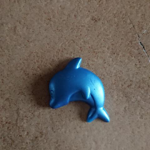 troc de  Petit magnet dauphin en plastique, sur mytroc