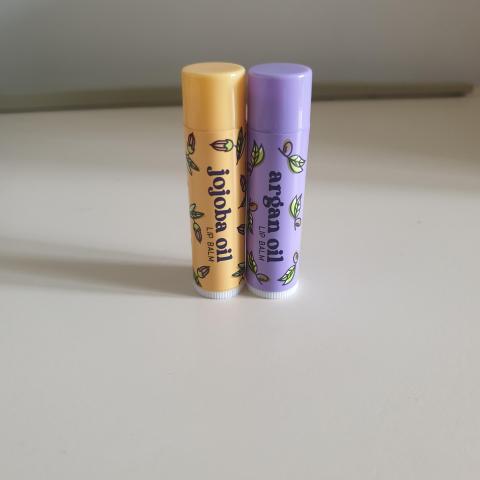 troc de  Réservé-Lot de 2 baumes à lèvres neufs, sur mytroc