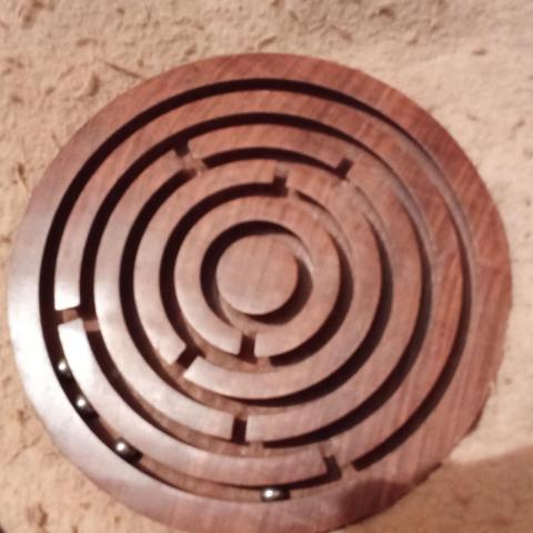 troc de  Jeu labyrhinte en bois avec ces billes, sur mytroc