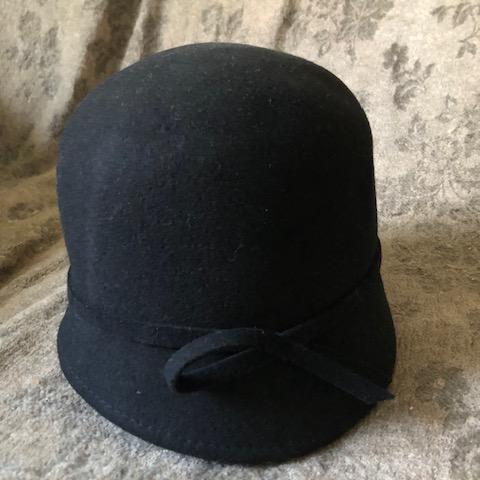 troc de  Chapeau cloche noir Sinequanone taille unique, sur mytroc