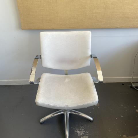 troc de  CHAISE DE COIFFEUR FIXE, sur mytroc