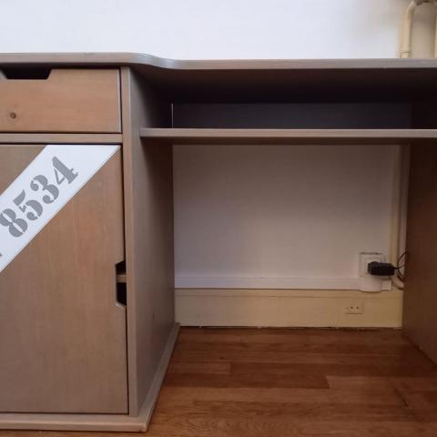 troc de  Urgent - Bureau à récupérer, sur mytroc