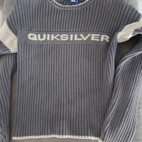 troc de  Pull quicksilver 14 ans TBE, sur mytroc