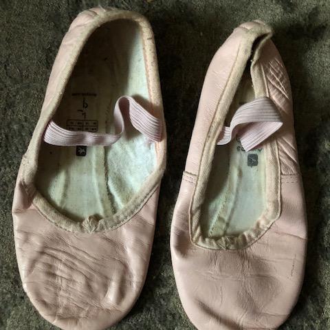 troc de  Chaussons danse classique fillette Domyos taille 29, sur mytroc