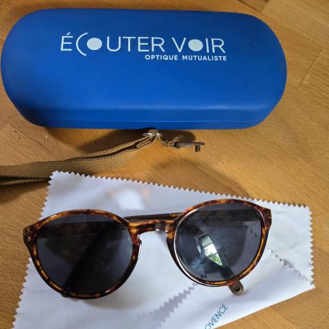 troc de  Lunette de soleil 8/10 ans, sur mytroc