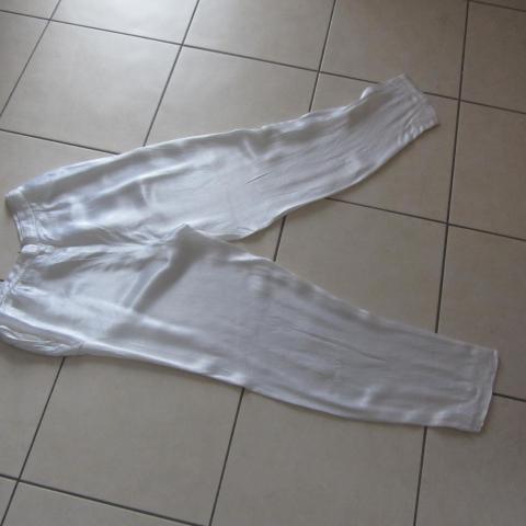 troc de  pantalon satin blanc, sur mytroc