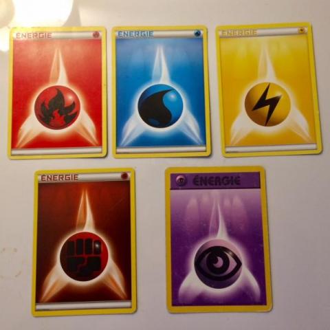 troc de  *réservé* GRATUIT: Lot 5 cartes énergie Pokémon, sur mytroc