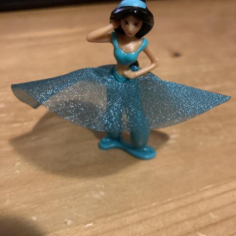 troc de  Réservé Jouet Kinder surprise princesse Yasmine, sur mytroc