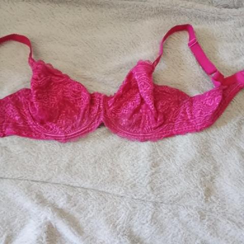 troc de  Soutien gorge rouge groseille taille 100 bonnet d marque etam, sur mytroc