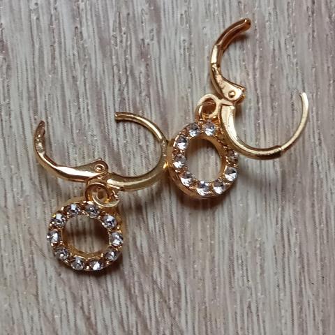 troc de  Reserver. Boucle D'oreille Femme, sur mytroc