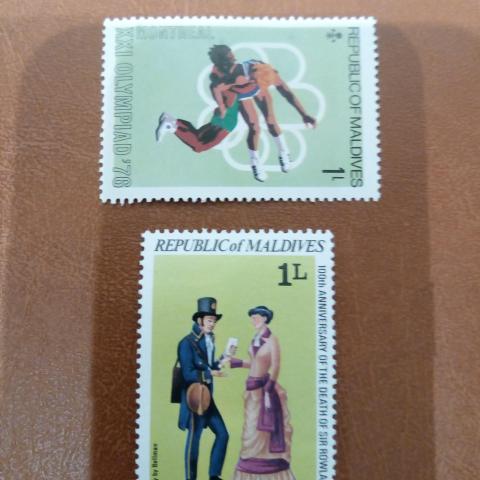 troc de  2 timbres de collection, sur mytroc
