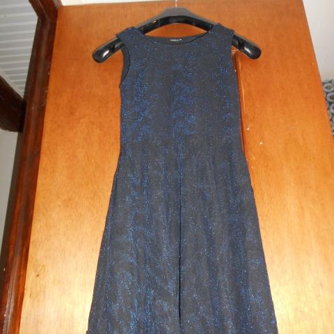 troc de  Robe bleue motifs pailletés, sur mytroc