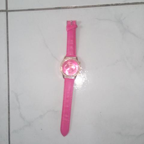 troc de  Montre femme rose neuf, sur mytroc