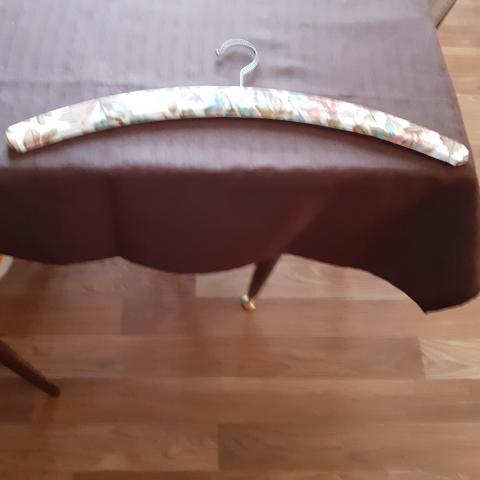 troc de  Cintre habillé vintage RESERVE A CALINOU02, sur mytroc