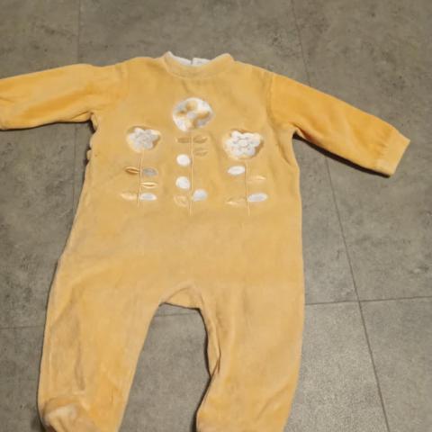 troc de  pyjama jaune 6 mois pik ouic mixe, sur mytroc