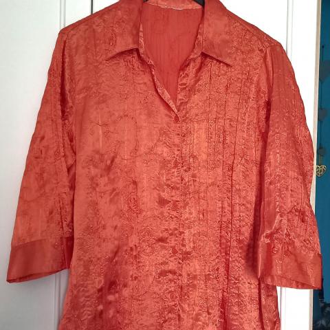 troc de  Chemise orange vive., sur mytroc