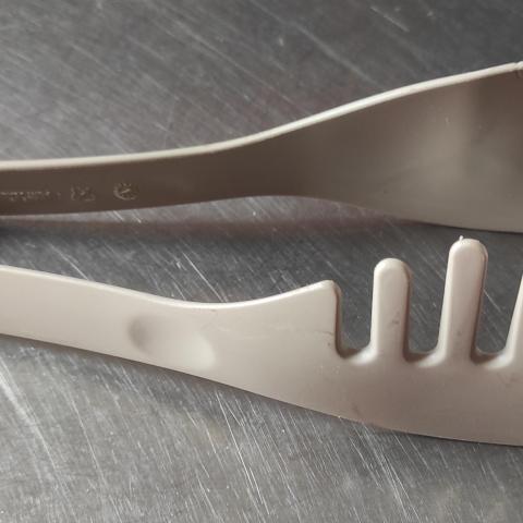 troc de  Pince en plastique Tefal, sur mytroc