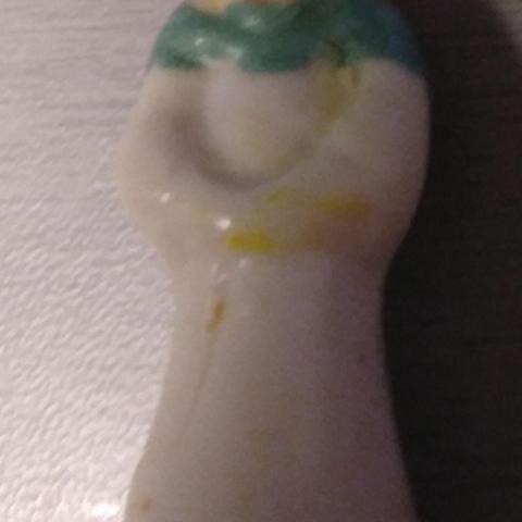 troc de  1 fève personnage, très bon état, sur mytroc