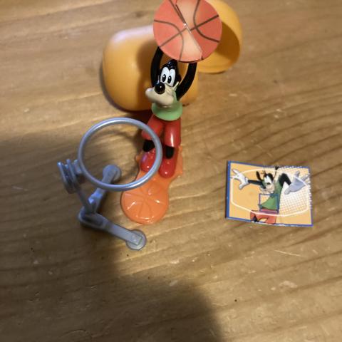 troc de  Réservé Jouet Kinder Dingo basket, sur mytroc