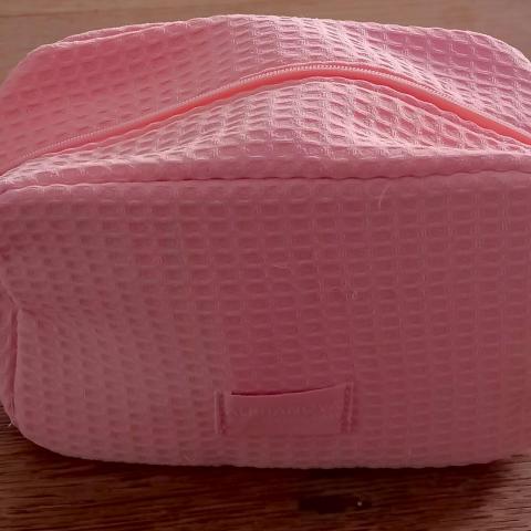 troc de  Trousse maquillage, cosmétiques ou d'école. RESERVEE., sur mytroc