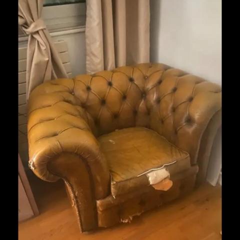 troc de  Donne fauteuil anglais Chesterfield à rénover, sur mytroc